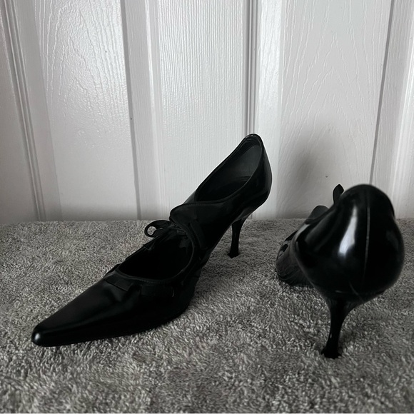 Salvatore Ferragamo Leather Bardwill Bow Mary Jane Pumps 7 - Picture 2 of 11